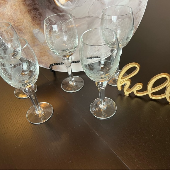 Princess House Heritage Etched Wine Glasses (5). - Picture 5 of 8